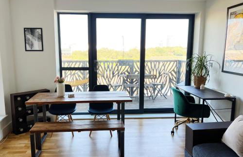 Stunning Riverside View Apartment, near Canary Wharf & O2 - Photo 26