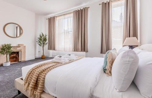 Immense Bright 5BR House near Kensington Olympia - Photo 11