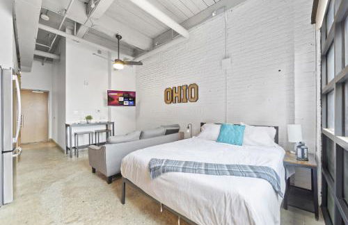 2125 Superior Living - Photo 24