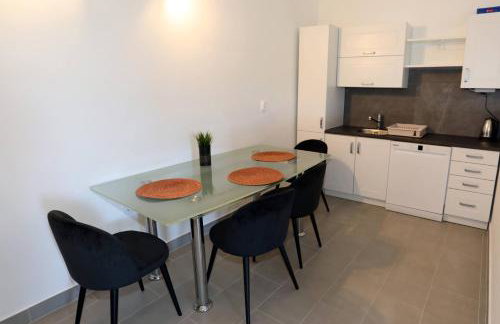 Apolo Apartments - Pool & Garden Retreat - Foto 55