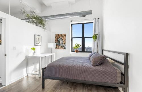 Modern Historic Loft 19ft Ceilings, Gym, Heated Parking, Skyline Views, Balcony - Foto 54