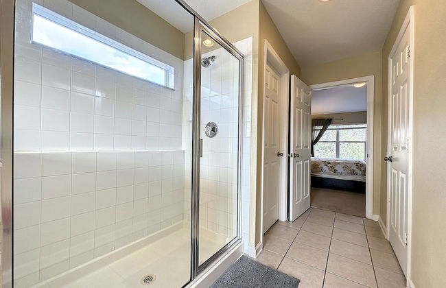 This Amazing 6 Bedroom Property With a Lake View - Foto 28