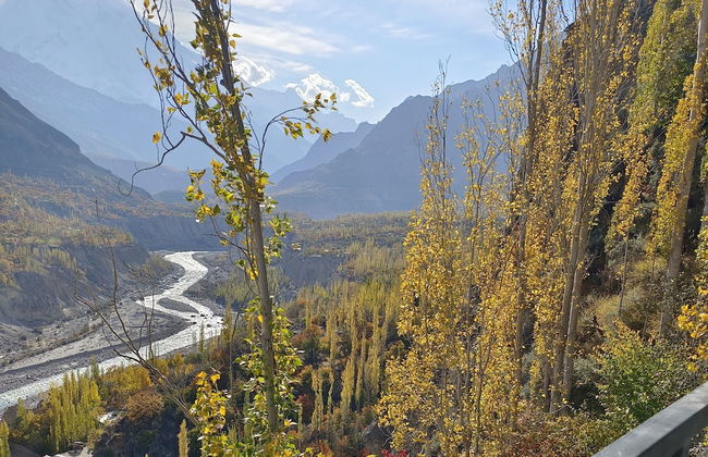 Stunning Cliff-edge 2-bedroom Chalet in Karimabad - Photo 36