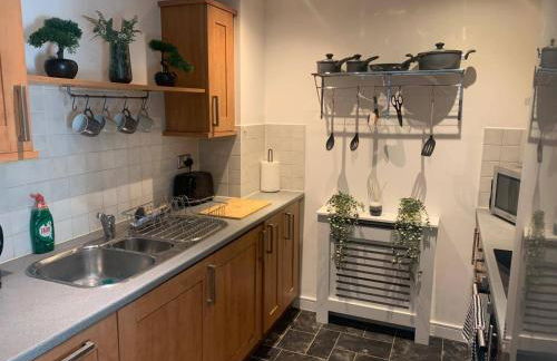 2 Bed Flat - Sleeps 6 - Parking - Wifi - Foto 4