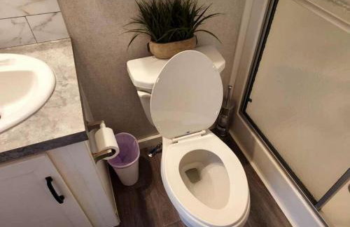 Lakefront Oasis with Private Hot Tub - Foto 10