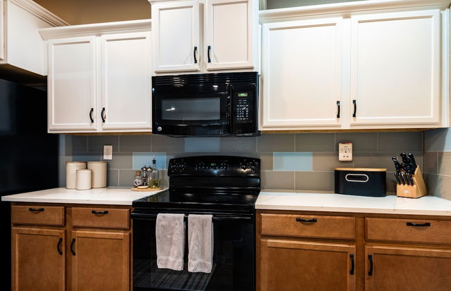 Old Mill Getaway by Avantstay Private Backyard w Hot Tub - Foto 12