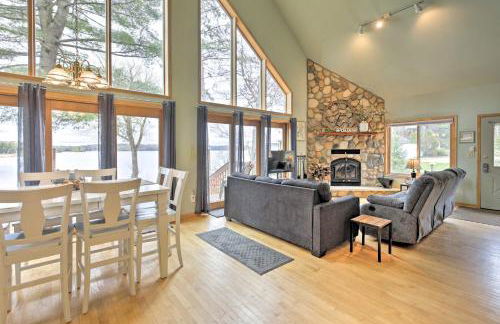 Cozy Dam Lake Escape with Dock, Yard and Water Access! - Foto 8