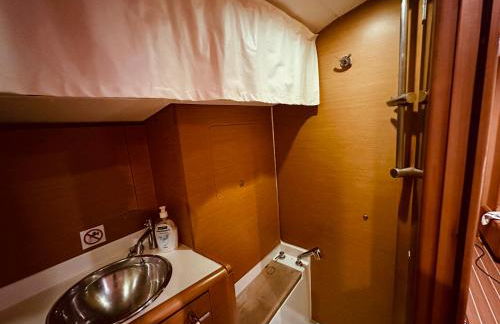 Sleep aboard a modern sailboat in Oeiras - Foto 27