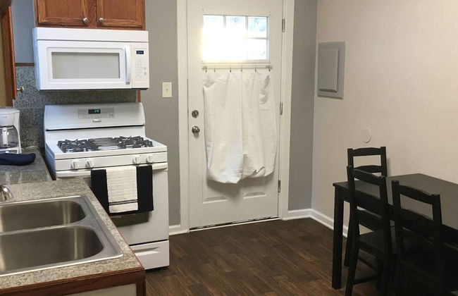 Windsor Park Pad apt 2 min to Mass Ave With AC - Foto 14