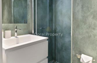 Luxury Seafront Apartment - Beach Access - Parking & WiFi - by Coral Property - Foto 46