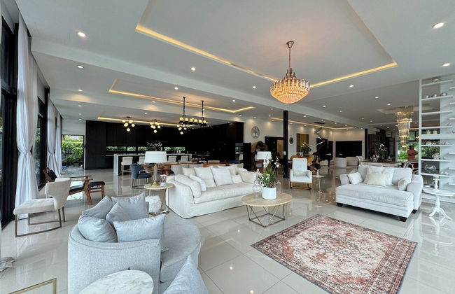 Huge Pool Villa with Private Lake - Foto 15