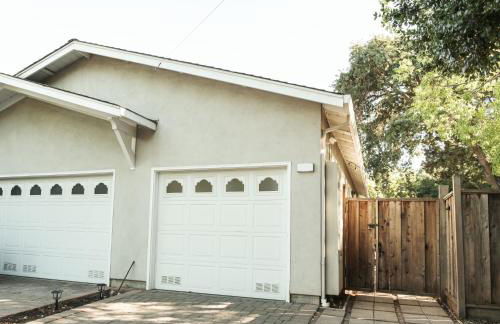 Serene Escape 2BD Private Patio & Firepit near Stanford - Foto 53