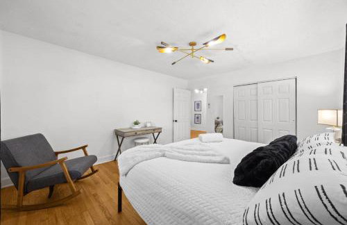 Modern Apartment with Parking & Prime Location - Foto 25