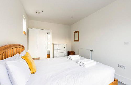 Chic Crystal Palace Flat with Balcony & Workspace - Foto 20