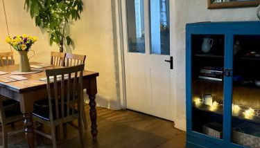 1 Courtyard cottage with hot tub and walled garden - Foto 5