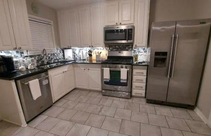 KING BED-Pet Friendly- Sleeps 7- Close to Everything-TCU-Magnolia-Cultural District-Hospitals-At&T Stadium - Foto 5