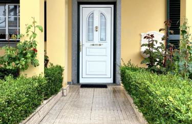 Charming House in Cortiçada with Balcony and Mountain View - Foto 7