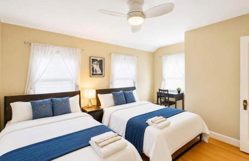 Beautiful 3BR 2BA Colonial House by CozySuites - Foto 1