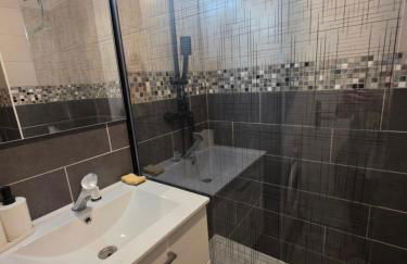 Saint Mandrier Pin Rolland Studio Climatisé 2 pers parking plage pinède, tout à pied - Foto 8