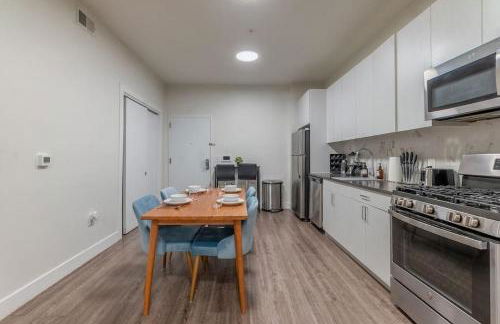 Blue Breakaway with Free Parking and Sleeps 9, Book 7 days, Get 20 Percent OFF - Foto 9