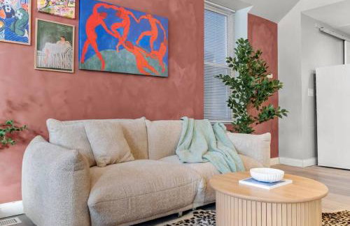 Stylish 2BR Dual-Kitchen Retreat Near Forest Park - Photo 10