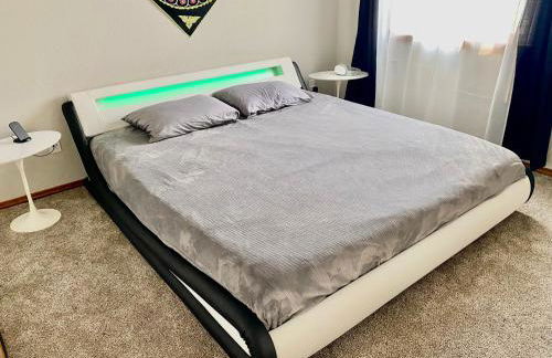 Artsy Home close to USAFA with Fireplace and Patio - Foto 23