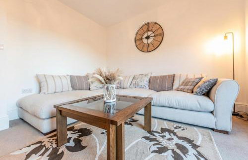 Family-Friendly 4-Bedroom House in Moston with Parking and Garden - Foto 1