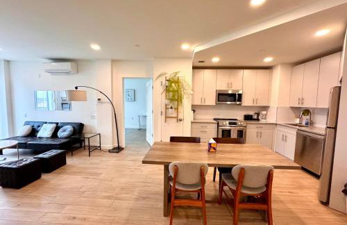 Peaceful Quiet Spacious New Modern Penthouse 3-Bedroom Apartment with a Balcony - Foto 28