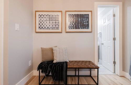 Light-filled retreat w hot tub & firepit - Foto 25