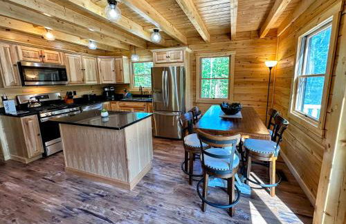 31R Brand new log home on quiet side street in Bethlehem, close to Main Street! 20 min to skiing - Foto 55