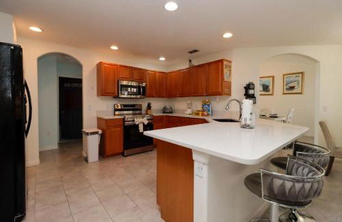 Ultimate Family Escape Near Disney - Sparkling Pool, Hot Tub & Epic Private Movie Room - Foto 39