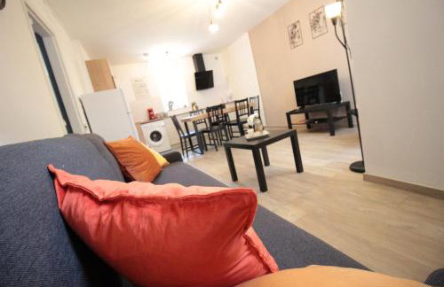 Les loges de Véro - RDC - Entièrement climatisé - Parking privé - Garage vélo moto - Rénové en 2025 - Classé 3 étoiles - 5 couchages - 2 ch - 1 canapé conv - WIFI - Boulangerie, petite restauration et restaurant à prox - À 5 mn du centre de Verdun - Foto 3