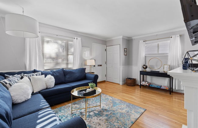 Metropolitan Escape I JZ Vacation Rentals - Photo 18