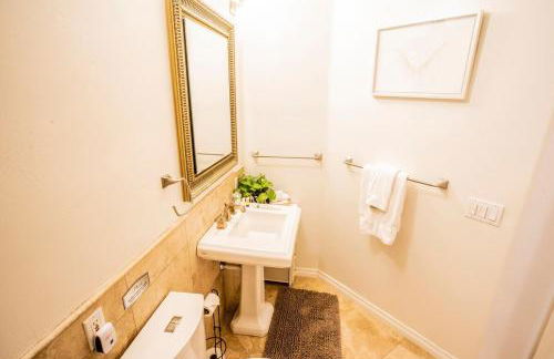 Buena Creek Vista Primary Subdivided Home with Views and Pool - Foto 31