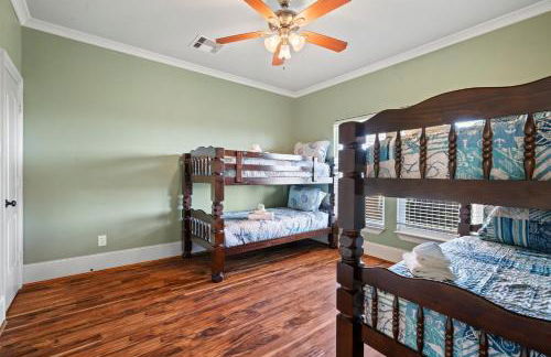 Charming Beachside Retreat: Steps from the Sand and Surf - Foto 19