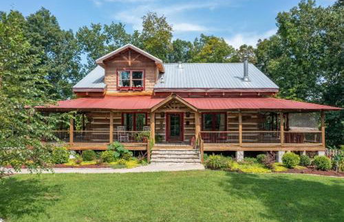 The Log Palace Private Guest Suite 2 Bedroom Cabin by RedAwning - Foto 2