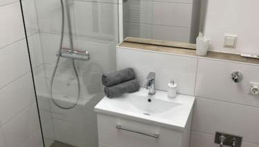 Cozy Apartment near Maschsee, balcony, gardenview - Foto 3, towels, Shower