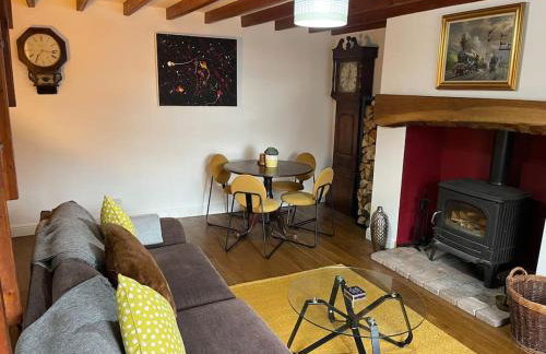 Stunning Cottage with Log Burner- King Bed- Great Design-Free Wood - Foto 1