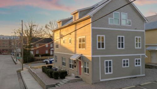 4BR Themed Stay Suite Near NC State Downtown Sleeps 10 - Foto 5