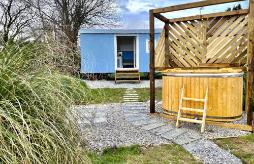 Apple Tree Hut - Photo 1