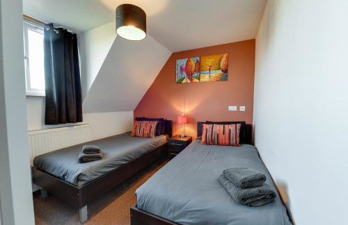 3 BR Home l Free Parking l 5 Guests l Garden l Long Stays l - Foto 3