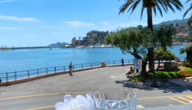 WELCOME RIVIERA - AL CASTELLO-VISTA MARE -ROMANTICO e CENTRALE a 20 METRI DAL MARE-toll parking at 15 euro per day to be booked in advance -subject to availability - Foto 3