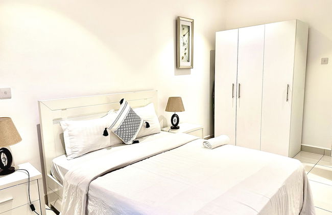 Embassy Gardens Apartment - Photo 3