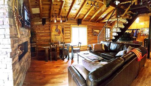 Superb Log Cabin Rental for Groups near Munising and Pictured Rocks National Lakeshore, Michigan - Foto 2