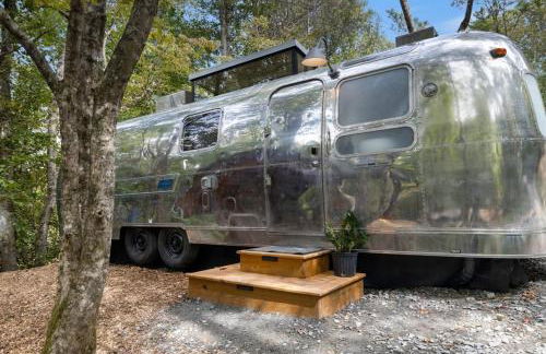 Luxury Airstream w hot tub, king bed, & grill - Foto 34