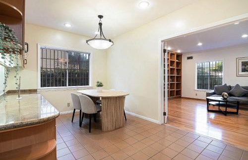 Spacious 4BR Spanish Villa In Hancock Park - Foto 15