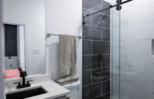 Contemporary Comfort Modern Home - Foto 3