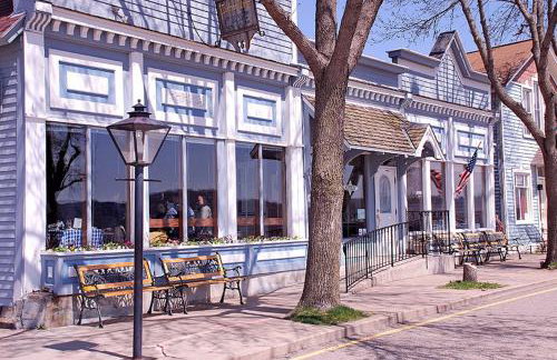 Charming Cabin with Hot Tub & Fire Pit - Foto 59