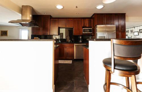 4BR Group Retreat w Golf Green, Poker & Fire Pit - Foto 25