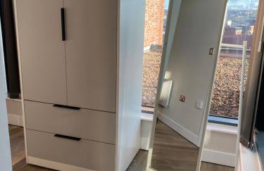 Deluxe City Centre Studio Apartment with Balcony & City Views - FREE WIFI NETFLIX, GYM ACCESS - WESTONE - Photo 14